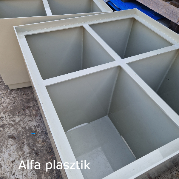 Osztott terű kármentőtálcák